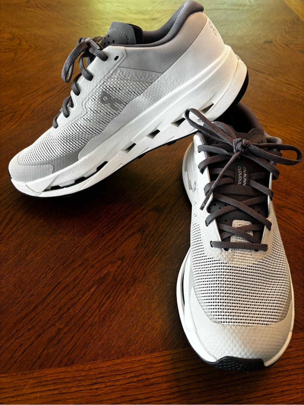 On Running Women’s Cloudultra 3 in glacier/white size US9